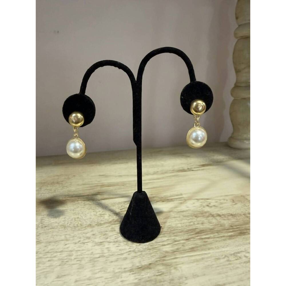 NEW KARINE SULTAN women's post pearl drop earring in gold